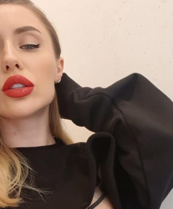Моя нежная кожа и опыт позволят нам погрузиться в мир наслаждения. 🌹
Живу в Москве и готова подарить тебе незабываемые моменты нашей встречи. Мои услуги включают классический и оральный секс, минет в презервативе, эротический массаж, ролевые игры и фетиш. 💋
У меня много положительных отзывов от предыдущих клиентов, которые оценили мои умения и старания доставить им удовольствие. Ты можешь посмотреть мои фотографии, чтобы увидеть, насколько я сексуальна и привлекательна. 🔥
Я создана для того, чтобы исполнить твои сокровенные желания. Со мной ты сможешь расслабиться и снять напряжение после долгого дня. Позволь мне рассказать тебе, какое удовольствие ты заслуживаешь. 😘
Обращайся ко мне, и я подарю тебе незабываемый опыт интимной связи. Я гарантирую полную конфиденциальность и заботу о твоих потребностях. Сделай шаг в мир страсти и наслаждения вместе со мной! 💕 Жаклин