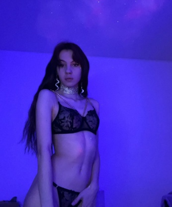 💋
У меня шикарные формы, нежная кожа и голубые глаза, которые обещают незабываемые моменты нашей встречи. 😍
Мое безупречное тело создано для удовлетворения всех твоих сексуальных фантазий. 💦
В моих распоряжении множество эксклюзивных услуг, которые ты можешь выбрать по своему вкусу. 💄
Позволь мне стать твоей ночной феей, которая исполнит все твои желания и сделает вечер незабываемым! ✨
Все фото и отзывы о моей работе ты можешь посмотреть на моей страничке. 📸
Жду тебя у себя в уютной гостинице в центре Москвы! 🏨 Кристина